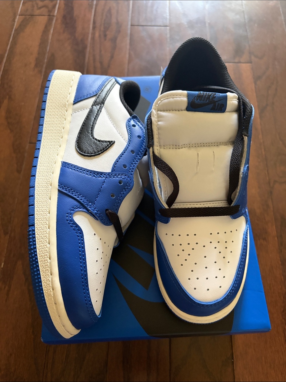 Nike Kids White, Blue & Black Low Top Sneakers